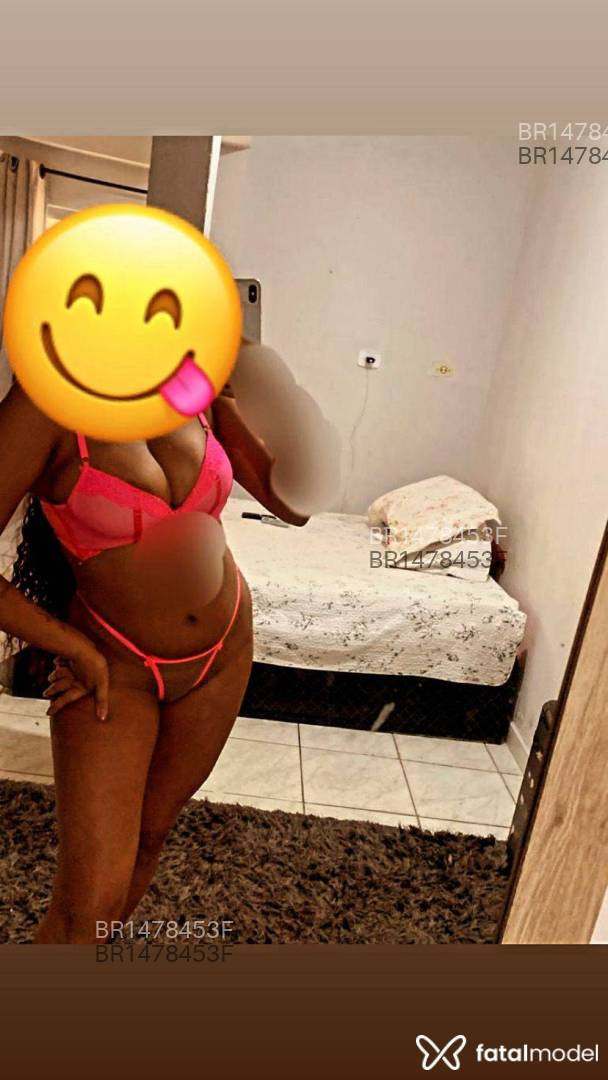 Acompanhante mulher com cabelo castanho de olhos pretos em Macaé - Hadassa Campos