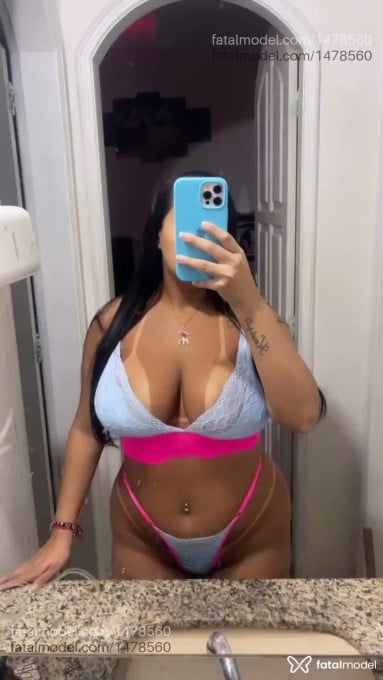Acompanhante mulher morena (o) de olhos pretos em Vila Velha Acompanhante mulher morena (o) de olhos pretos em Vila Velha - Kelly Ferrari
