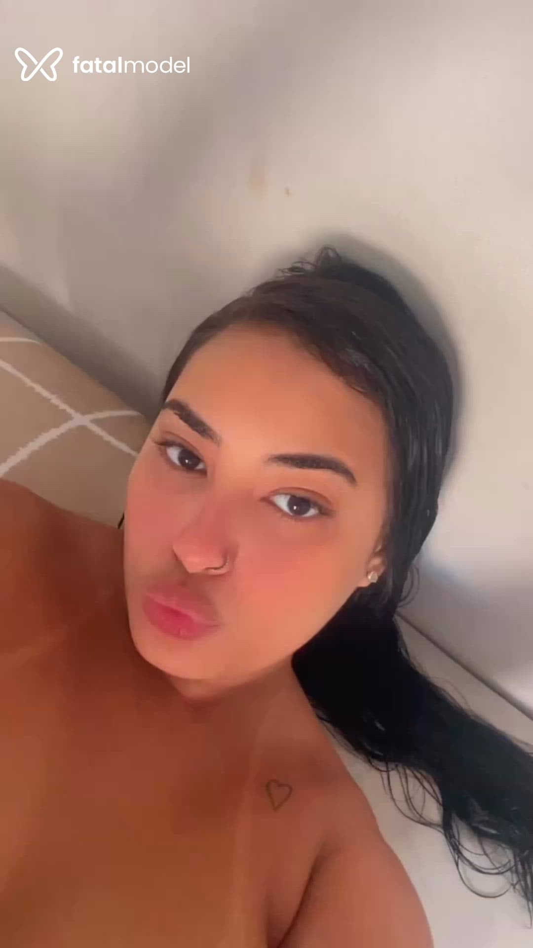 Acompanhante mulher morena (o) de olhos pretos em Guarapari Acompanhante mulher morena (o) de olhos pretos em Guarapari - Kelly Ferrari