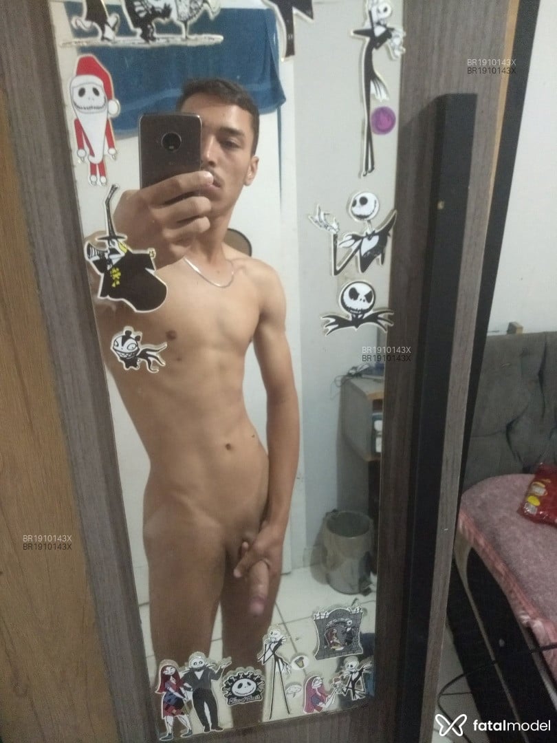 Acompanhante homem com cabelo castanho de olhos castanhos em Fazenda Rio Grande - Felipe