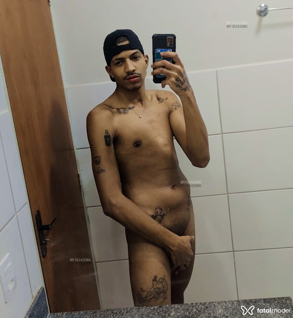Acompanhante homem morena (o) de olhos pretos em Virtual - Louis