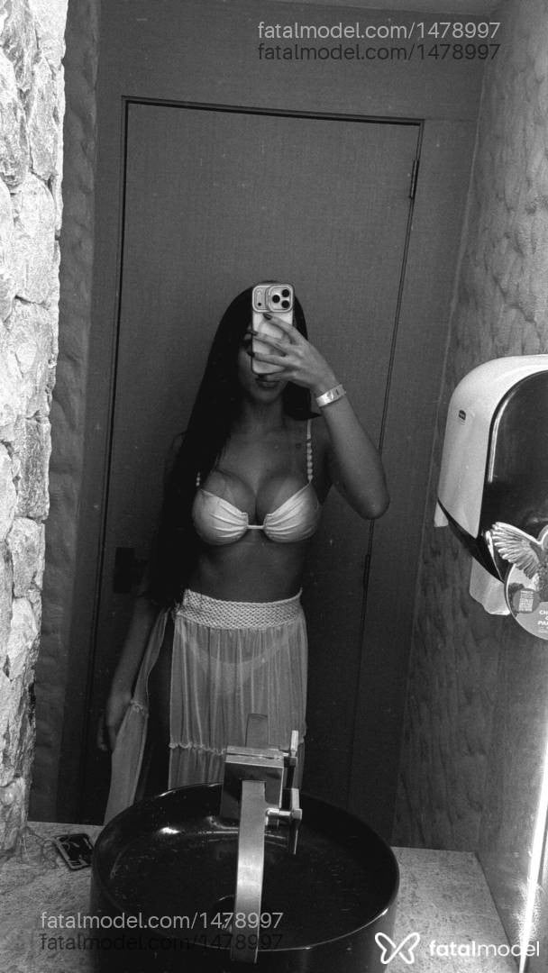 Acompanhante mulher trans morena (o) de olhos castanhos - Hellen