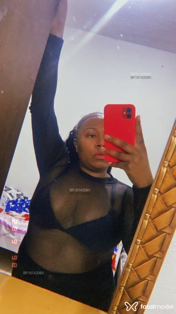Acompanhante mulher com cabelo castanho de olhos castanhos em São Paulo Acompanhante mulher com cabelo castanho de olhos castanhos em São Paulo - Claudia