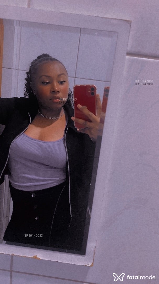 Acompanhante mulher com cabelo castanho de olhos castanhos em São Paulo Acompanhante mulher com cabelo castanho de olhos castanhos em São Paulo - Claudia