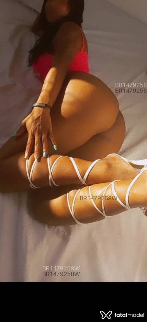 Acompanhante travesti com cabelo castanho de olhos castanhos em Guaratinguetá - Ysabela