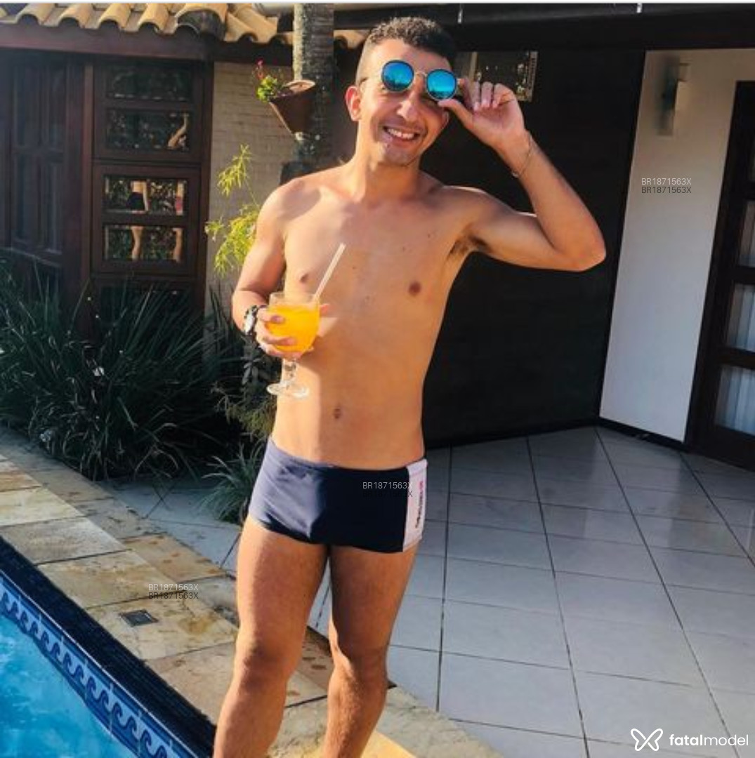 Acompanhante homem com cabelo castanho de olhos castanhos em Rio das Ostras - João Lucas