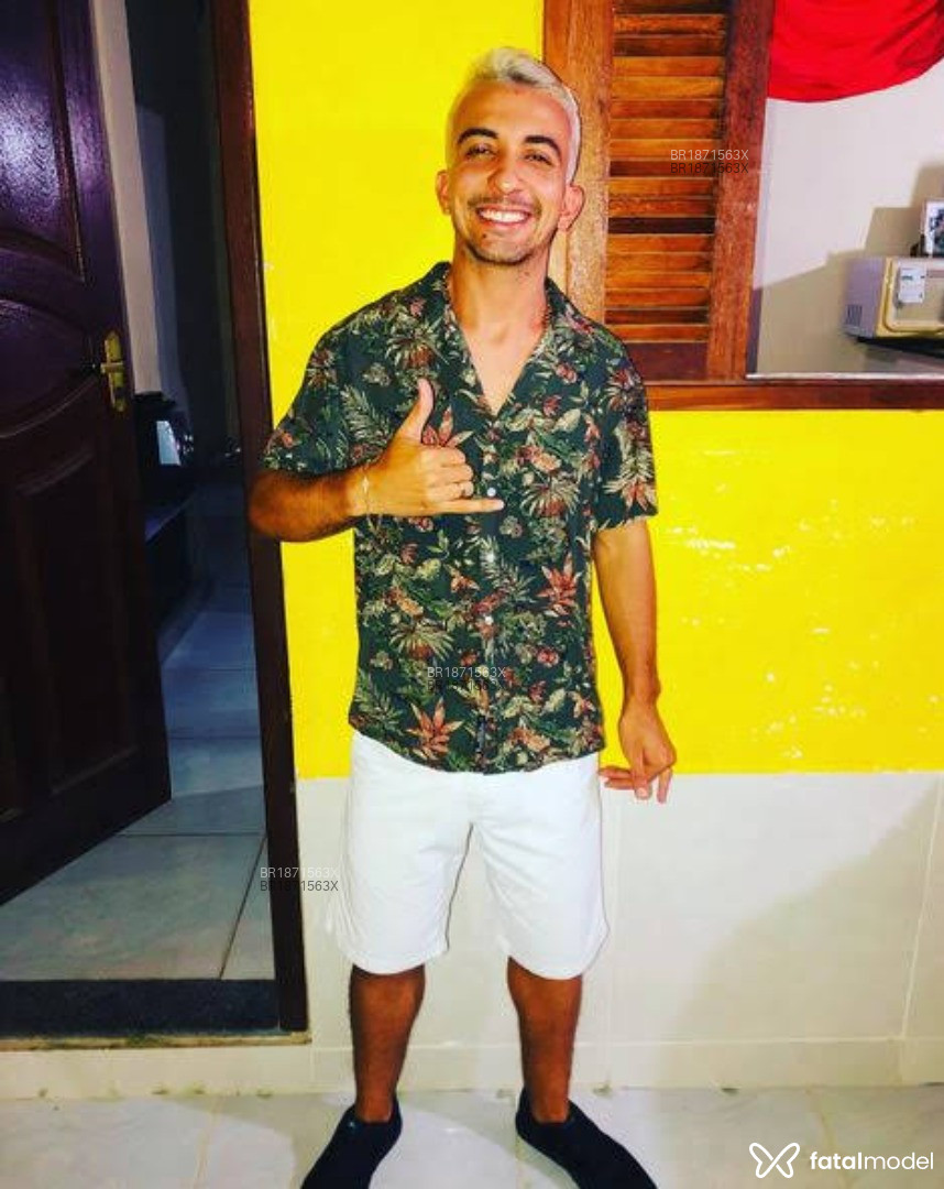Acompanhante homem com cabelo castanho de olhos castanhos em Rio das Ostras - João Lucas