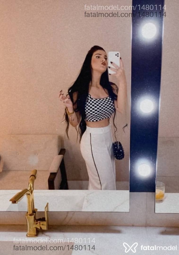 Acompanhante mulher com cabelo castanho de olhos castanhos - Mirella