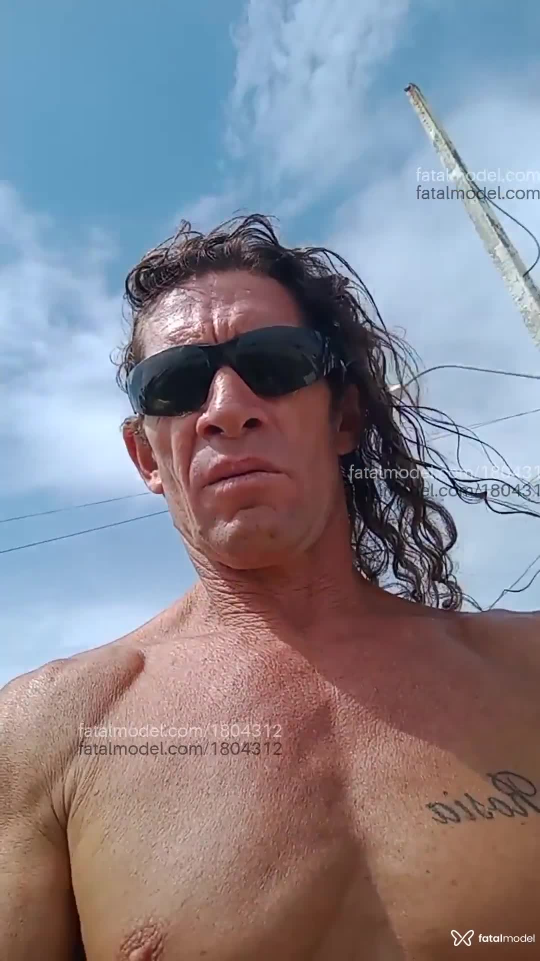 Acompanhante homem com cabelo castanho de olhos castanhos em Capão da Canoa Acompanhante homem com cabelo castanho de olhos castanhos em Capão da Canoa - Apollo