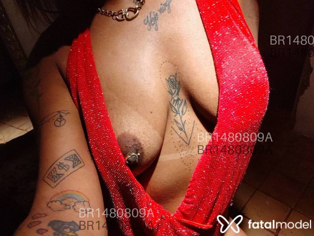 Acompanhante mulher com cabelo colorido de olhos castanhos em Garça Acompanhante mulher com cabelo colorido de olhos castanhos em Garça - Lavínia Victoria