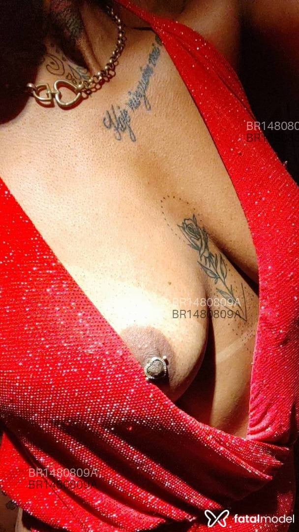 Acompanhante mulher com cabelo colorido de olhos castanhos em Garça Acompanhante mulher com cabelo colorido de olhos castanhos em Garça - Lavínia Victoria