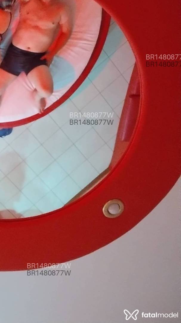 Acompanhante homem com cabelo castanho de olhos castanhos em Santa Rosa Acompanhante homem com cabelo castanho de olhos castanhos em Santa Rosa - Maverick