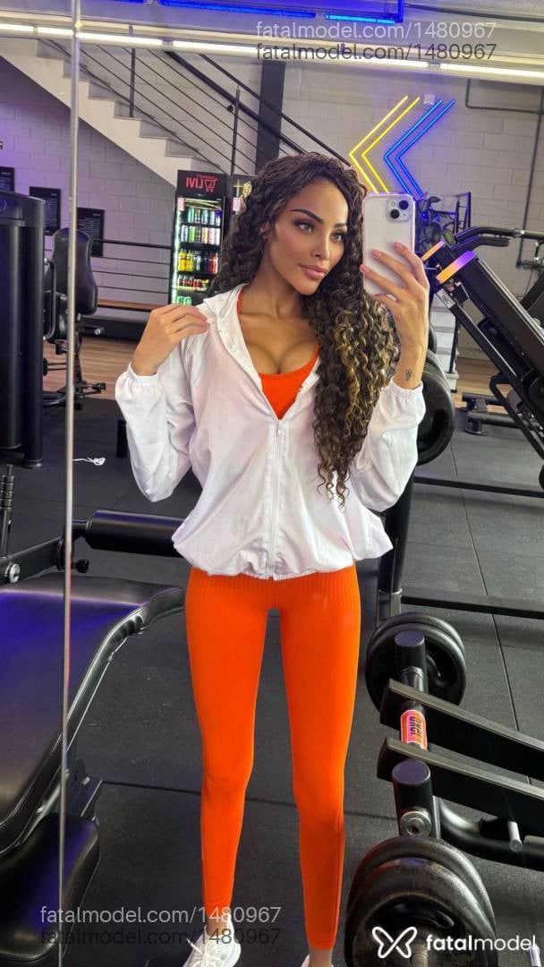 Acompanhante mulher morena (o) de olhos verdes - Anastácia Louise