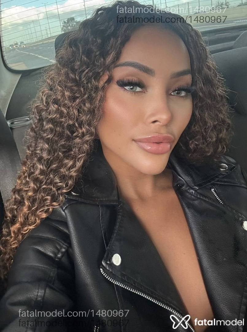 Acompanhante mulher morena (o) de olhos verdes - Anastácia Louise