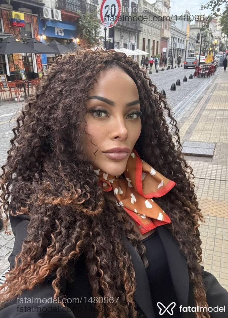 Acompanhante mulher morena (o) de olhos verdes - Anastácia Louise