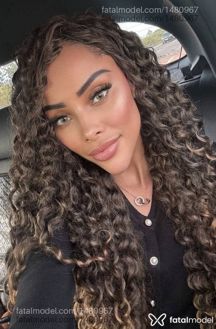 Acompanhante mulher morena (o) de olhos verdes - Anastácia Louise
