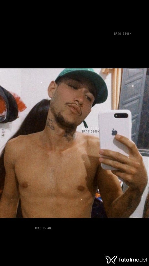 Acompanhante homem com cabelo castanho de olhos castanhos em Vila Velha - Platinado