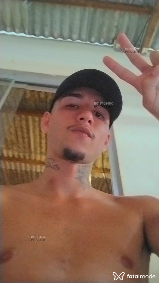 Acompanhante homem com cabelo castanho de olhos castanhos em Vila Velha - Platinado