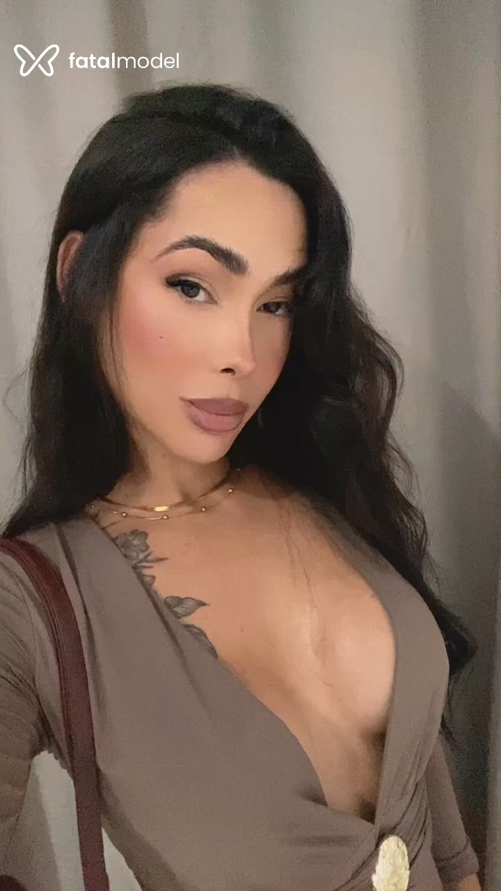 Acompanhante mulher trans morena (o) de olhos castanhos - Máxine