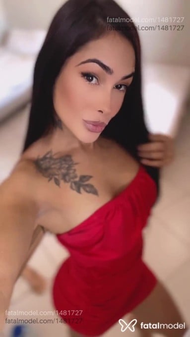 Acompanhante mulher trans morena (o) de olhos castanhos em Guanambi - Máxine