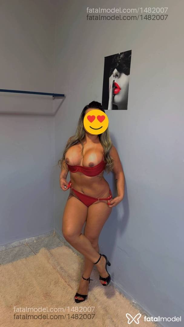Acompanhante mulher loira (o) de olhos pretos - Jacqueline