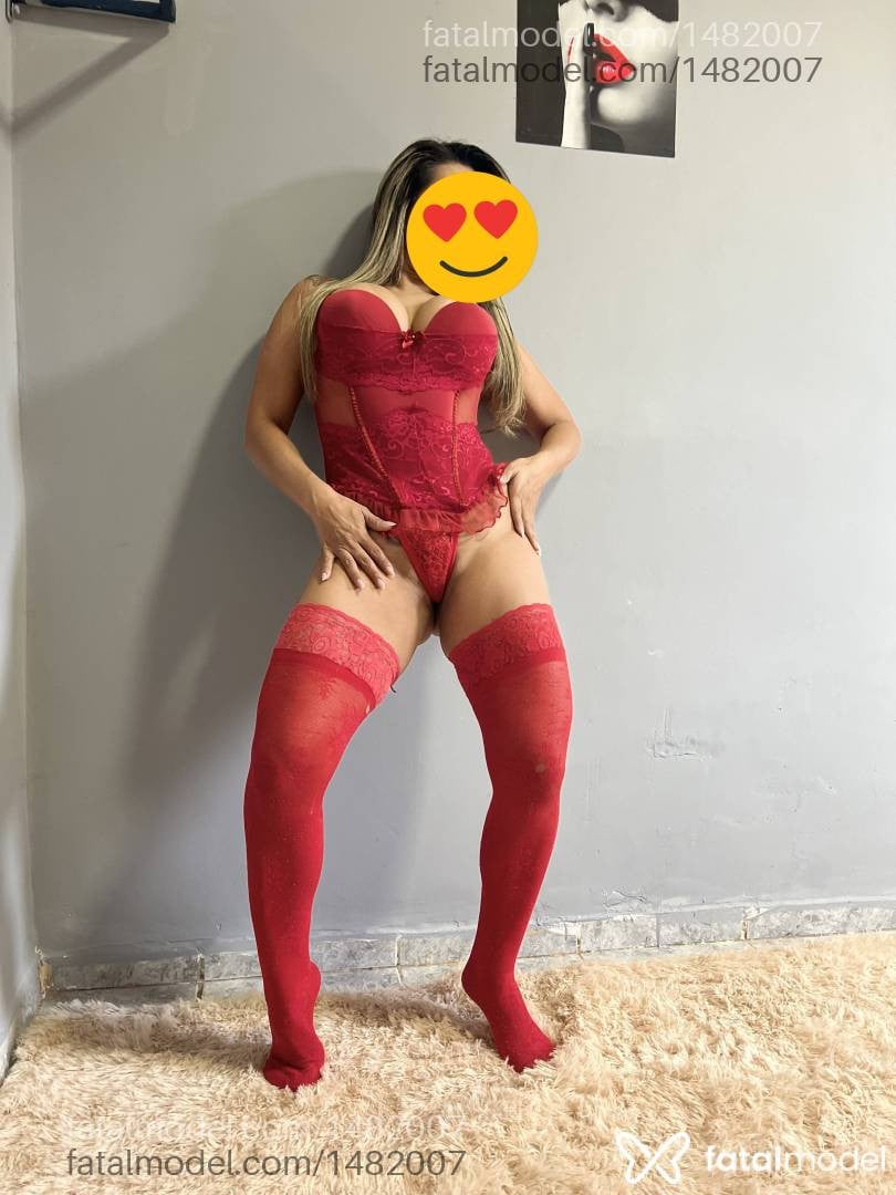 Acompanhante mulher loira (o) de olhos pretos - Jacqueline