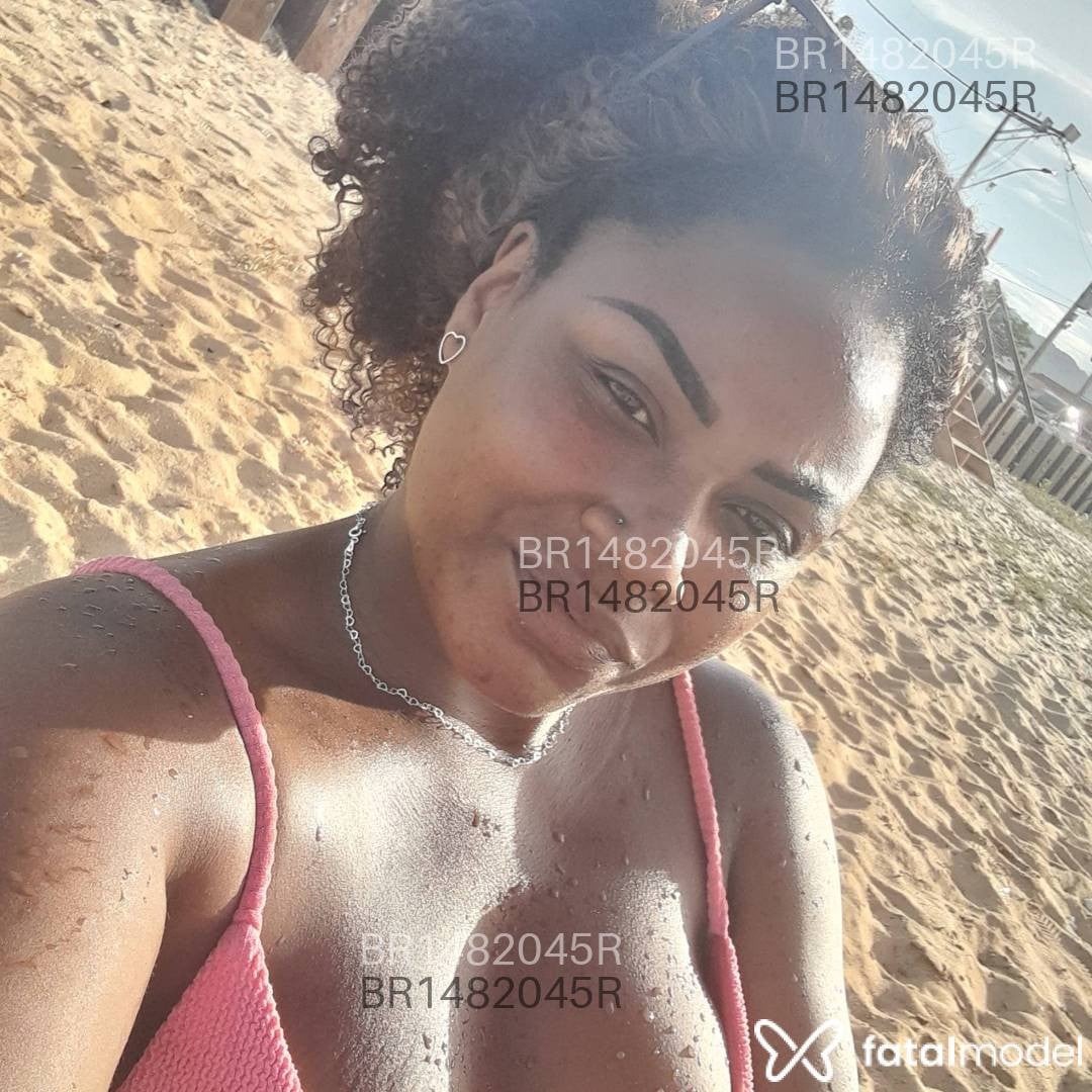 Acompanhante mulher com cabelo castanho de olhos pretos em Maricá - Naty