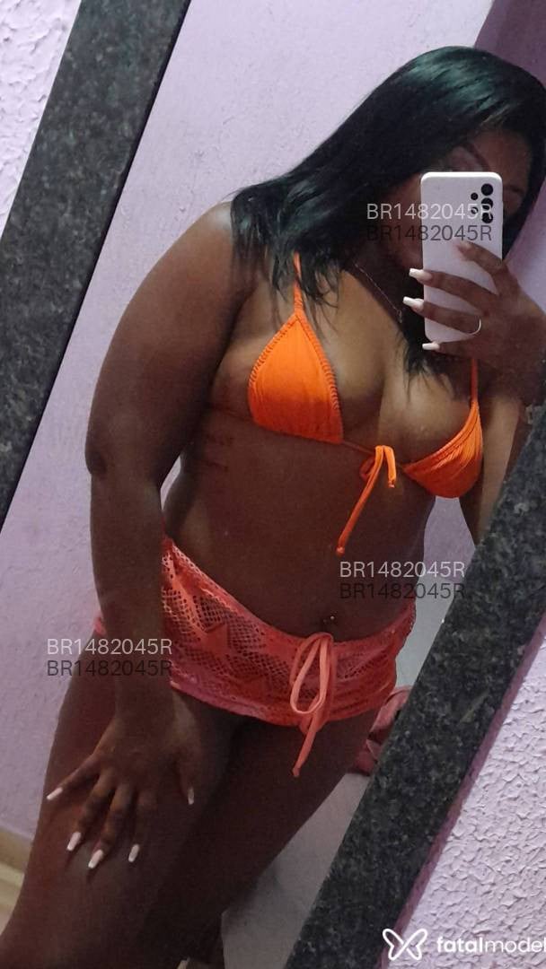 Acompanhante mulher com cabelo castanho de olhos pretos em Maricá - Naty