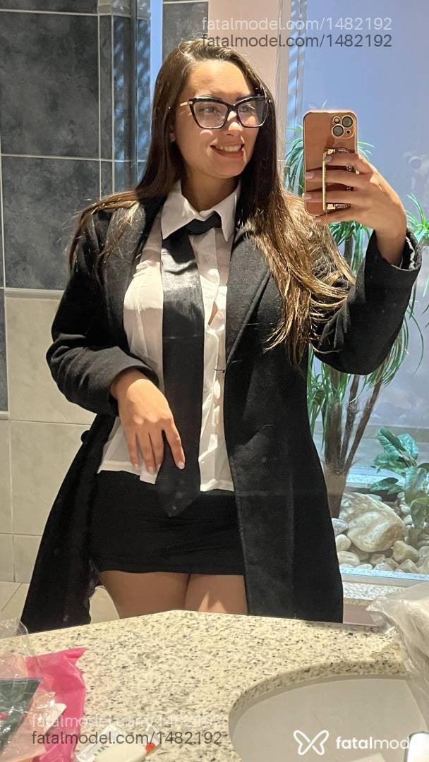 Acompanhante mulher com cabelo castanho de olhos pretos em Campinas - Naty Medeiros