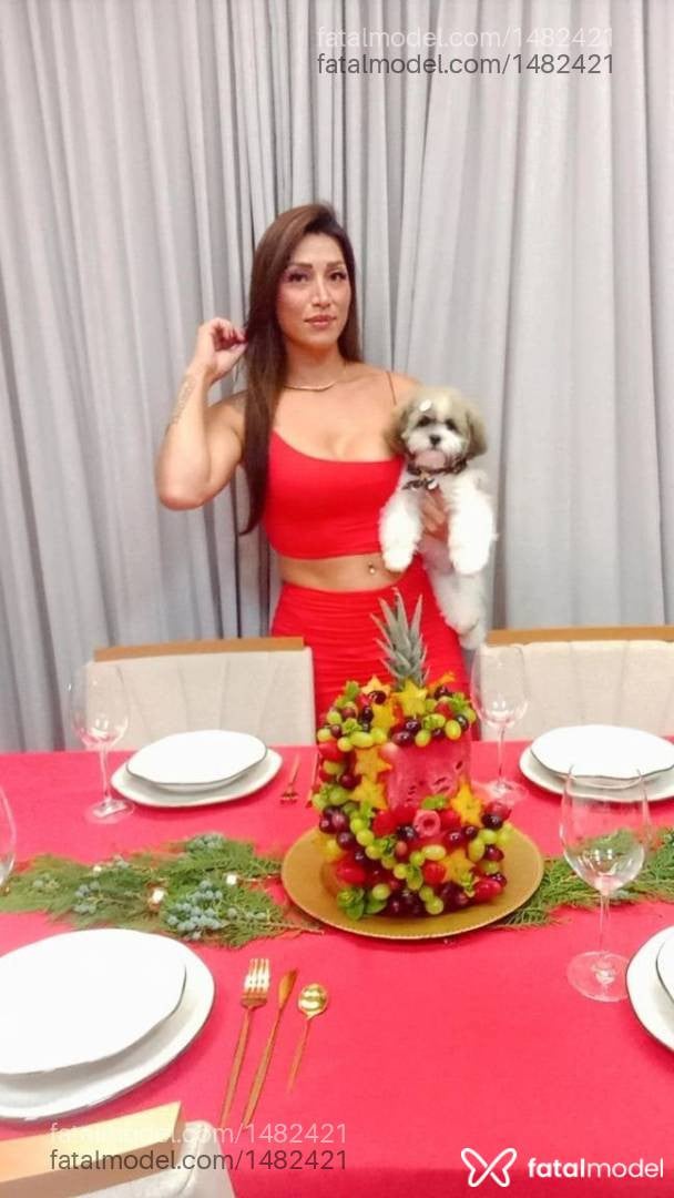 Acompanhante mulher trans com cabelo castanho de olhos castanhos em Lages - Rafaella Ferrary