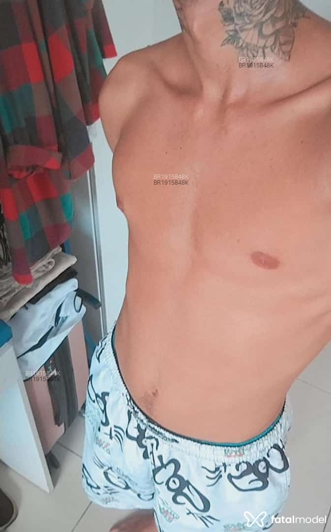 Acompanhante homem com cabelo castanho de olhos castanhos em Vila Velha - Platinado