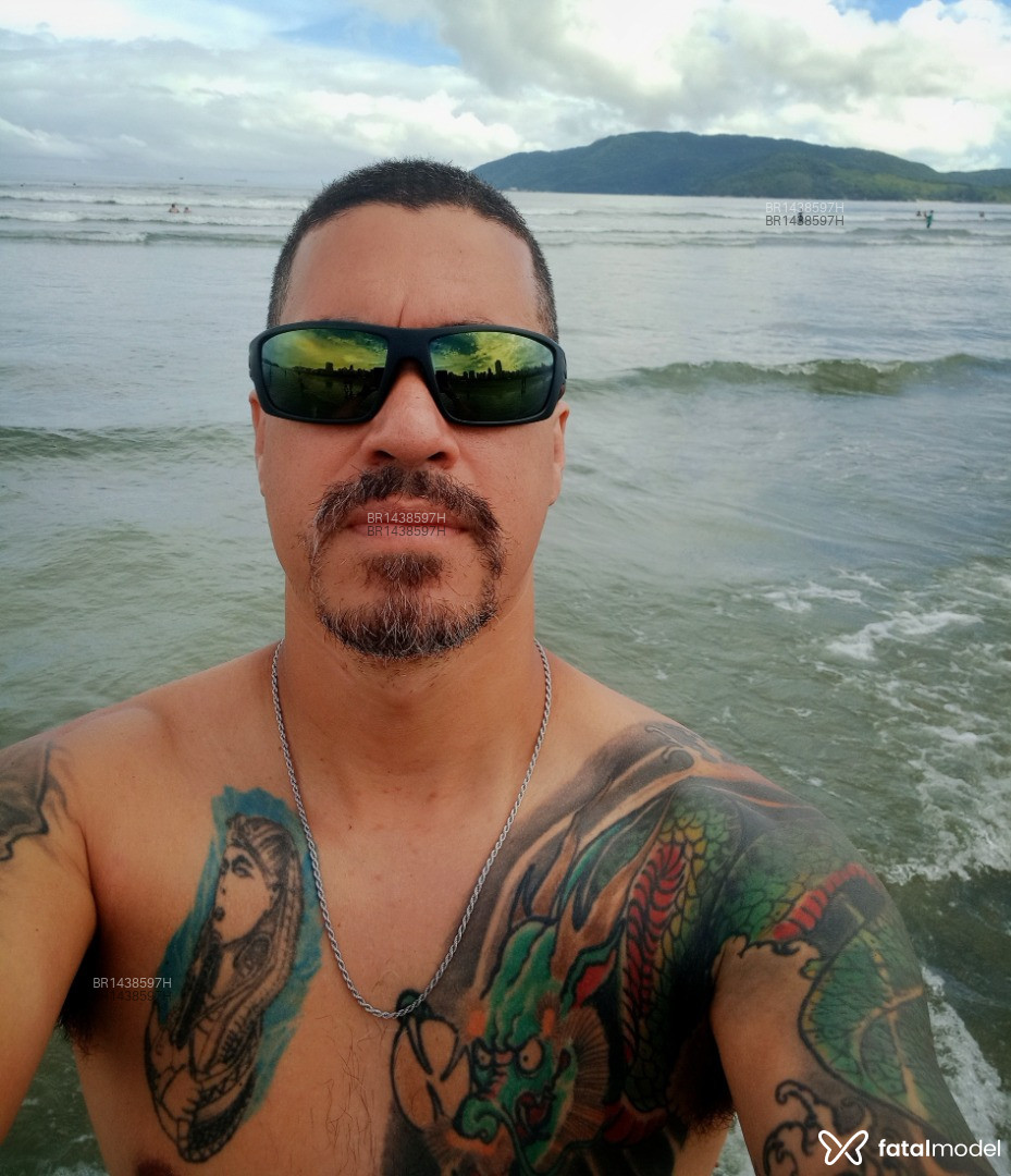Acompanhante homem com cabelo castanho de olhos castanhos em Cascavel - Logan