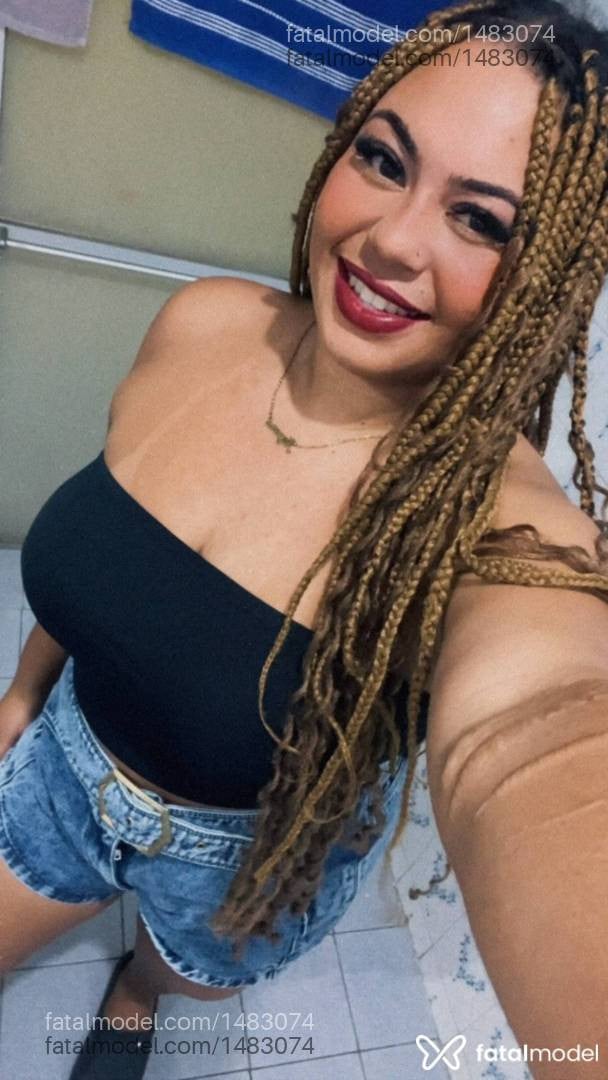 Acompanhante mulher loira (o) de olhos pretos - Yara