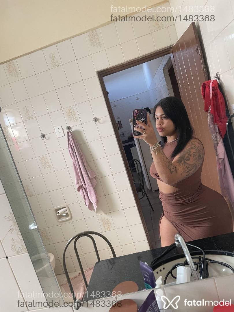 Acompanhante mulher morena (o) de olhos pretos - Viviane