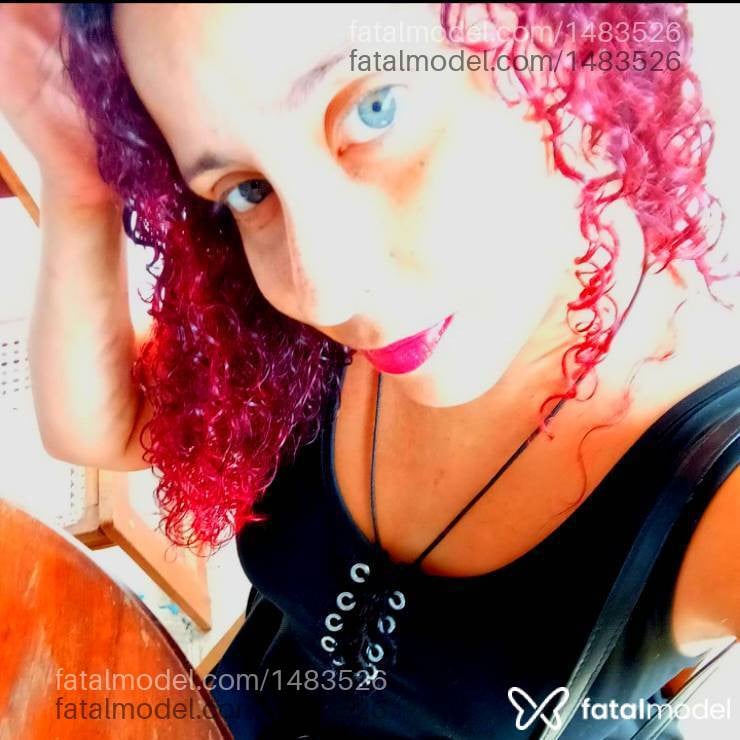 Acompanhante mulher ruiva (o) de olhos azuis - Mell Lisboa