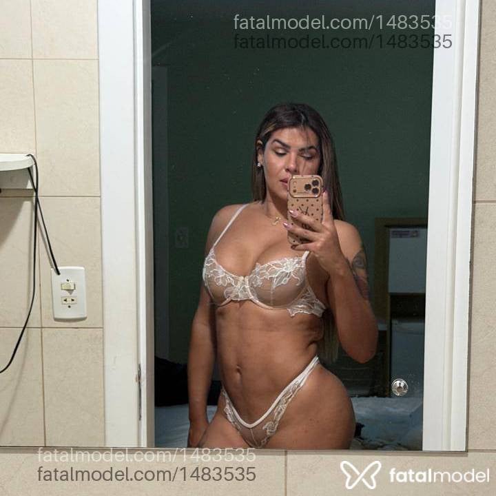 Acompanhante mulher trans com cabelo colorido de olhos castanhos em Concórdia - Vanessa Boaventura