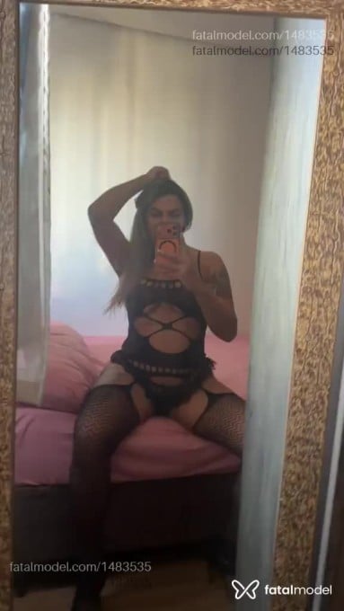 Acompanhante mulher trans com cabelo colorido de olhos castanhos em Pato Branco - Vanessa Boaventura