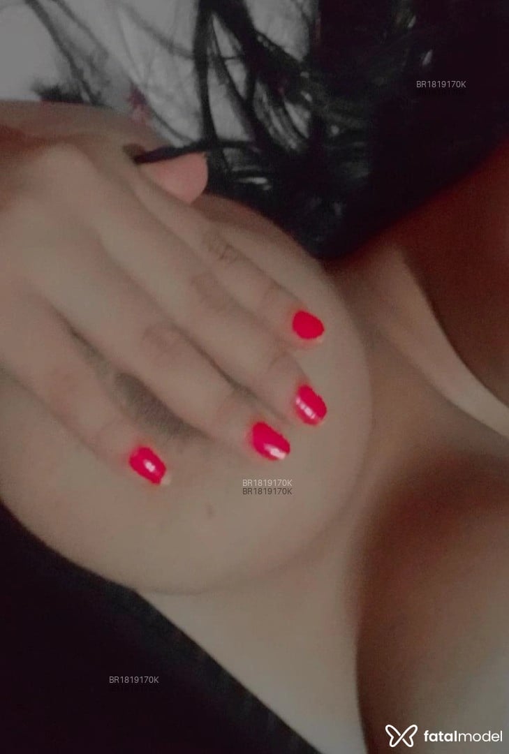 Acompanhante mulher morena (o) de olhos castanhos - Mgs