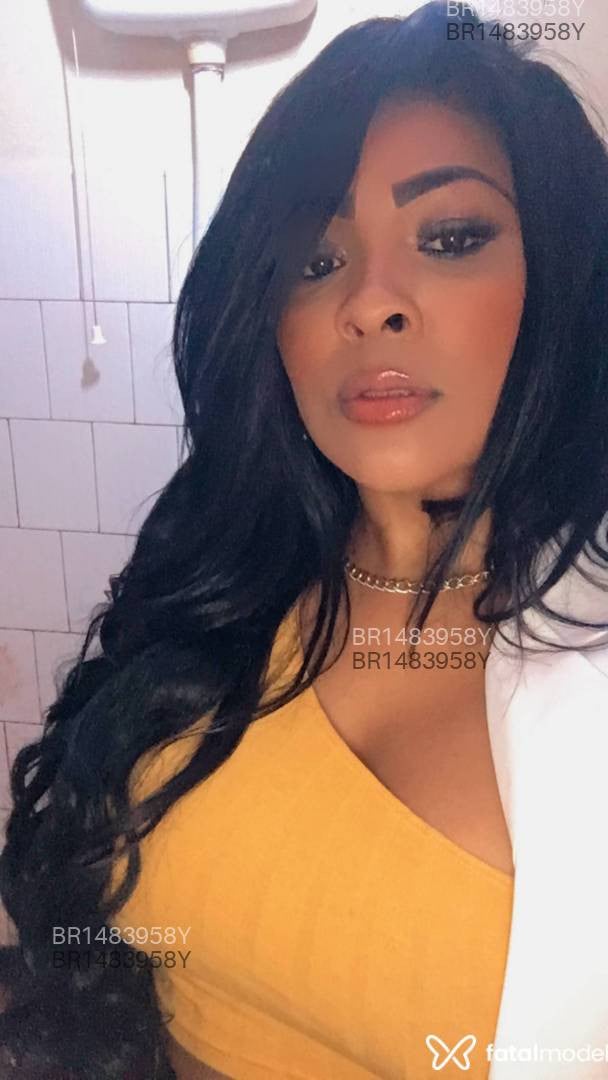 Acompanhante mulher morena (o) de olhos castanhos - Maiarah Acompanhante mulher morena (o) de olhos castanhos - Maiarah