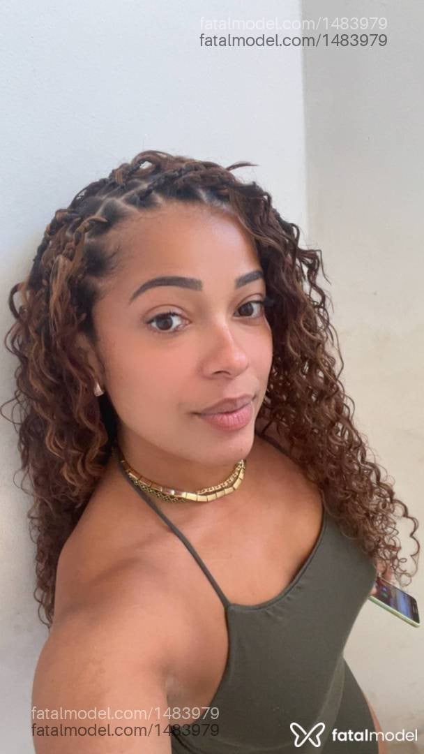 Acompanhante mulher com cabelo castanho de olhos castanhos - Natália Félix