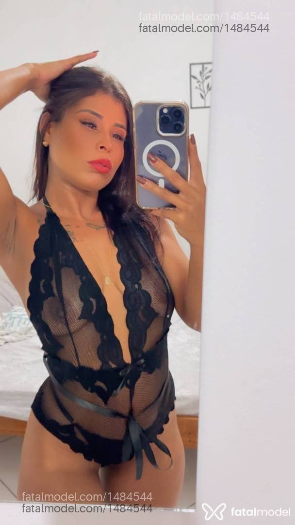 Acompanhante mulher morena (o) de olhos mel - Bia Oliver