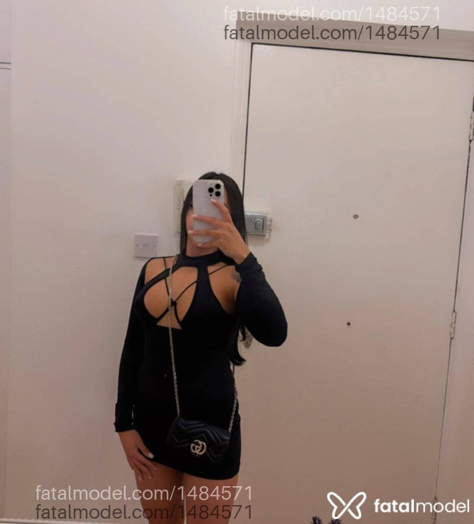 Acompanhante mulher morena (o) de olhos pretos - Maya Melo