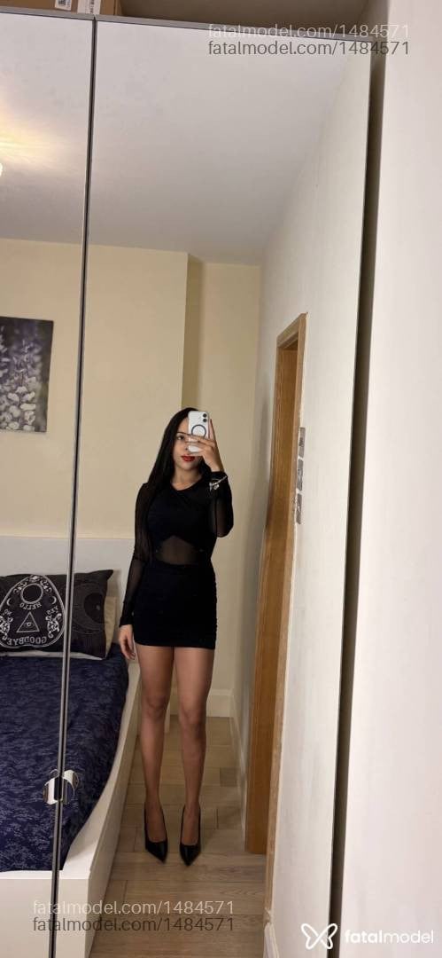 Acompanhante mulher morena (o) de olhos pretos - Maya Melo