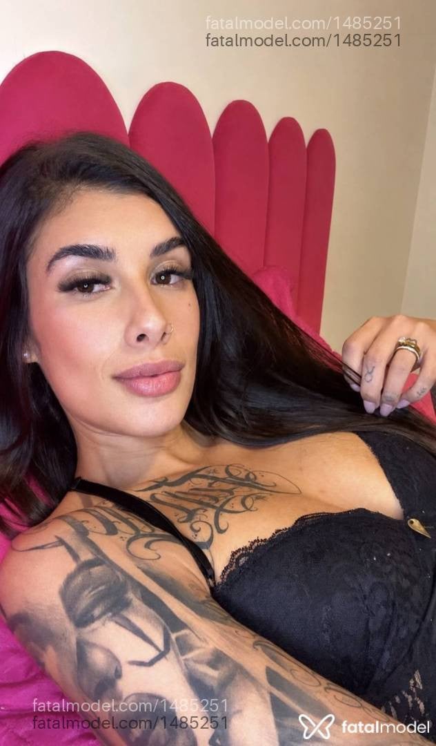 Acompanhante mulher com cabelo castanho de olhos castanhos - Maju Diniz