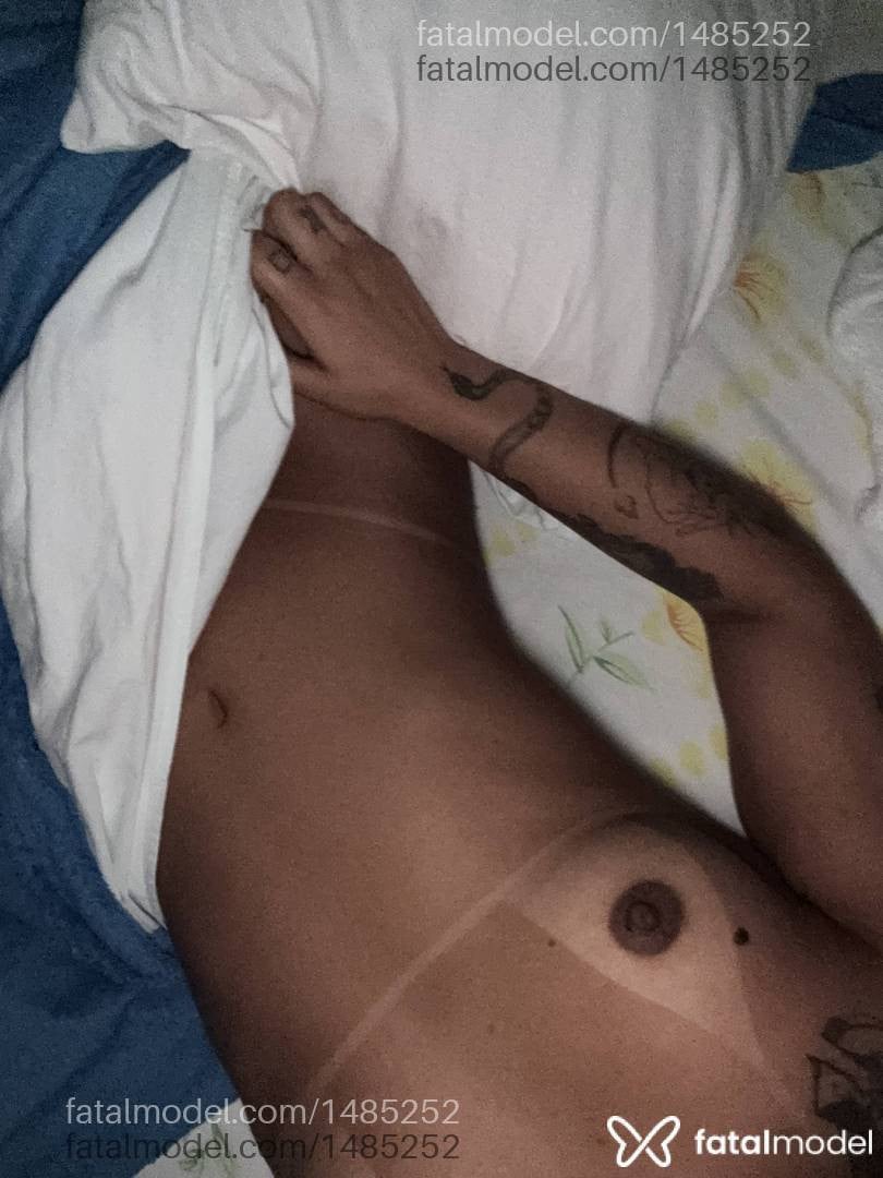 Acompanhante mulher morena (o) de olhos pretos - Bela Belinha