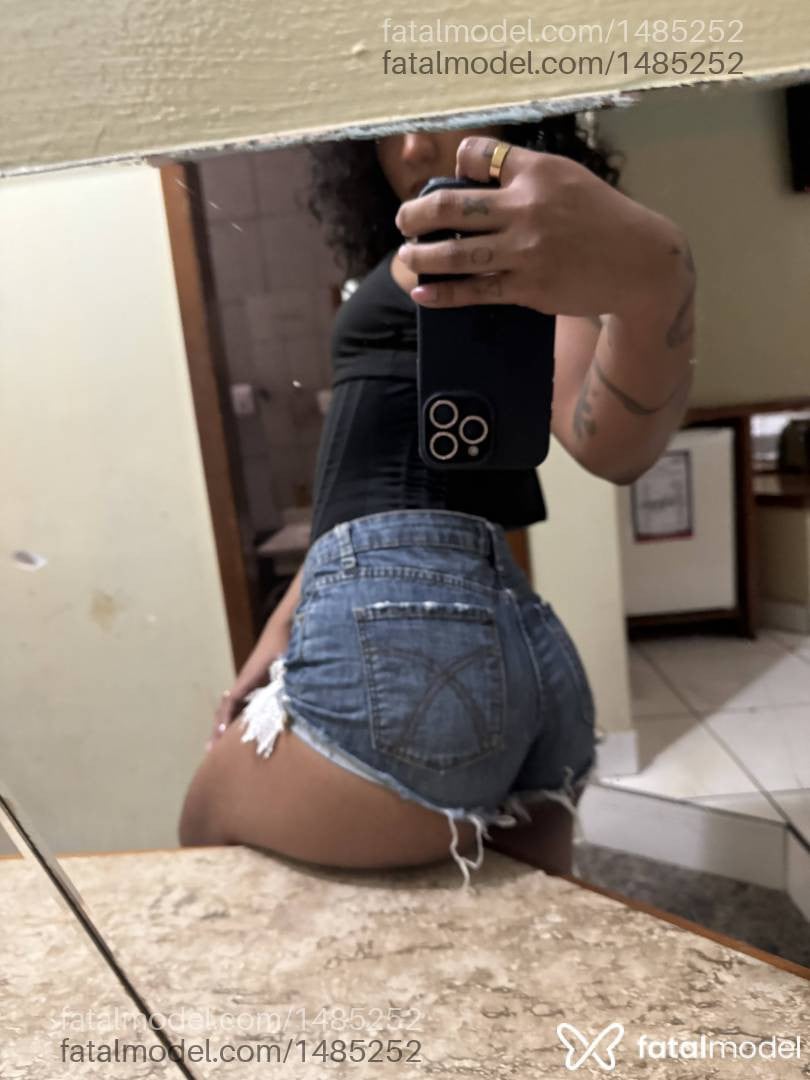 Acompanhante mulher morena (o) de olhos pretos - Bela Belinha