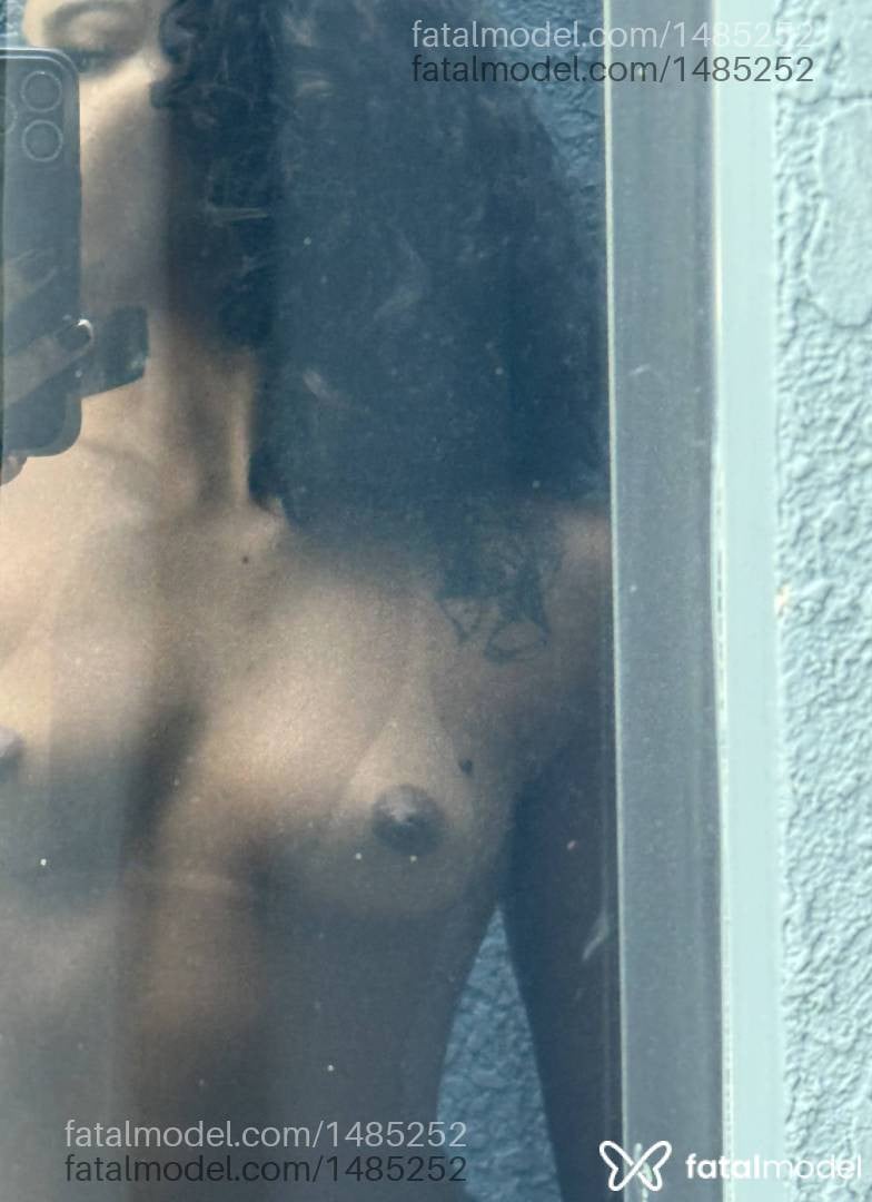 Acompanhante mulher morena (o) de olhos pretos - Bela Belinha