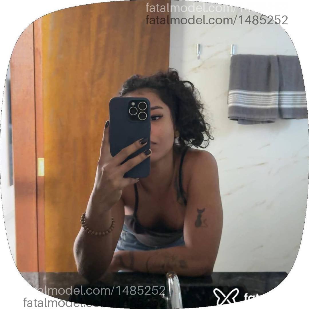 Acompanhante mulher morena (o) de olhos pretos - Bela Belinha