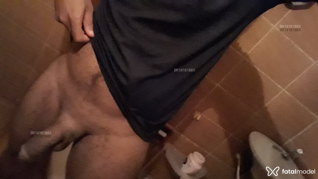 Acompanhante homem com cabelo castanho de olhos pretos em Campina Verde - Vitor Gabriel