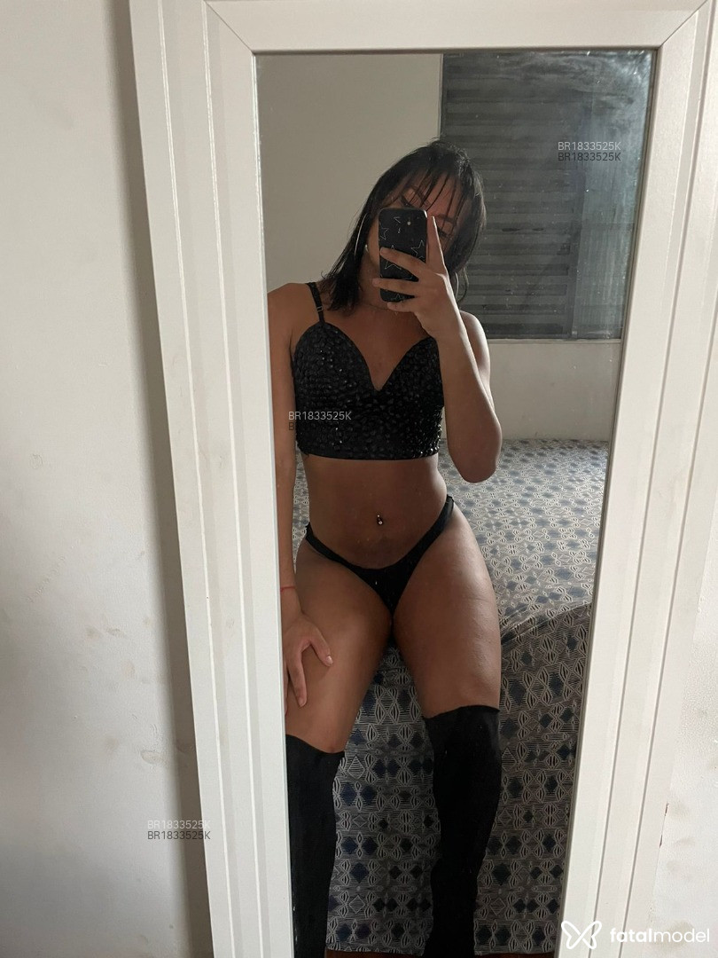 Acompanhante mulher trans morena (o) de olhos castanhos em São Paulo - Raphaella Fênix